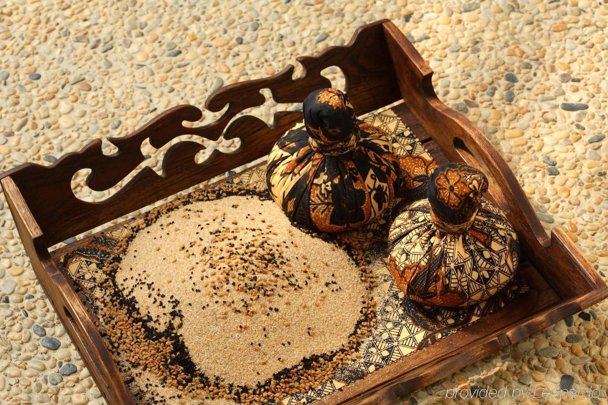 Tanjong Jara Resort, Terengganu - A Small Luxury Hotels Of The World Dungun Exterior foto A tray of sesame seeds and sesame oil